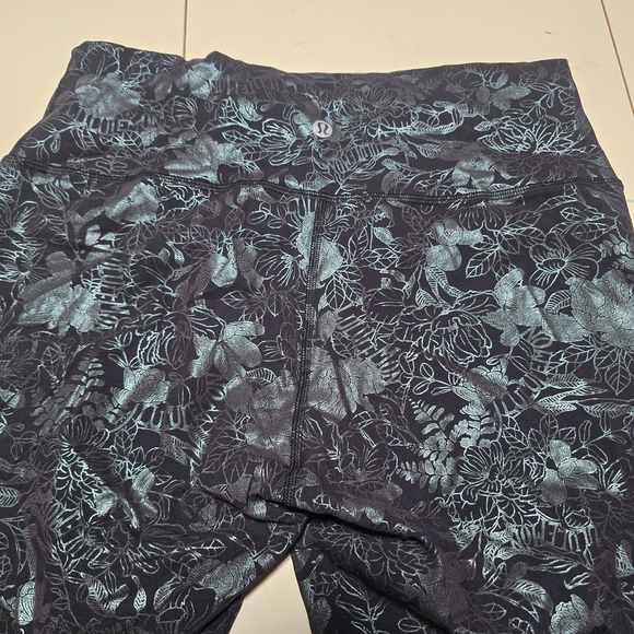 lululemon athletica Black Floral Women's Leggings - Picture 6 of 7